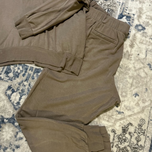 Workshop Republic Clothing Quarter-Zip Lounge Set - Picture 8 of 10